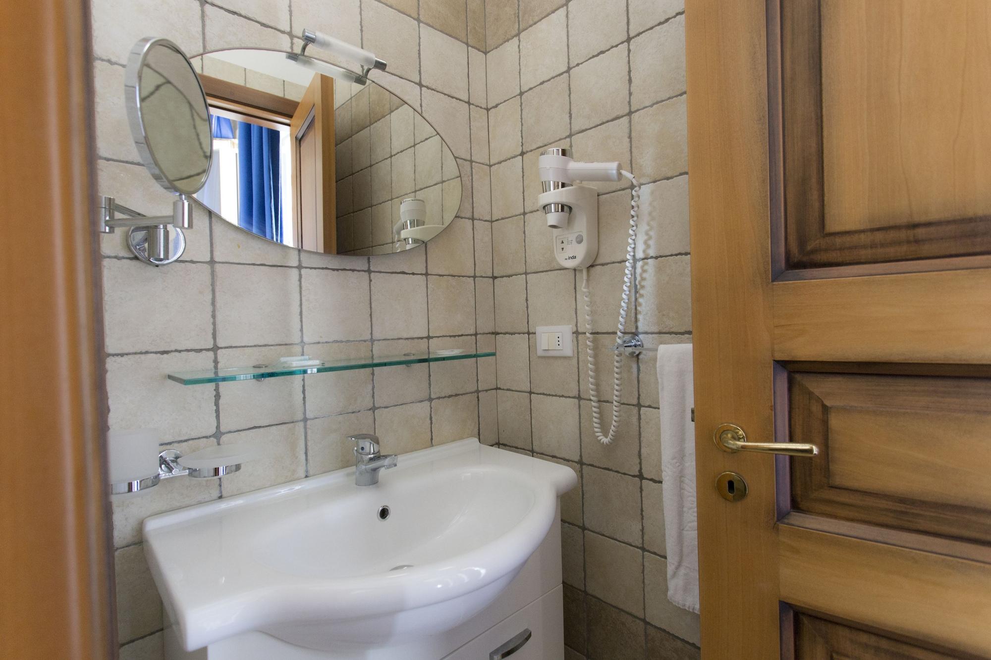 Hotel Resort Portoselvaggio Sant Isidoro  Εξωτερικό φωτογραφία